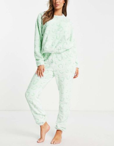 Completo da casa con felpa e joggers in pile super morbido con stampa animalier multicolore - ASOS DESIGN - Modalova