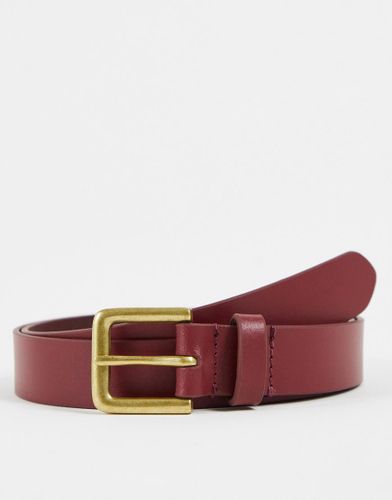 Cintura sottile in pelle bordeaux con fibbia oro-Rosso - ASOS DESIGN - Modalova