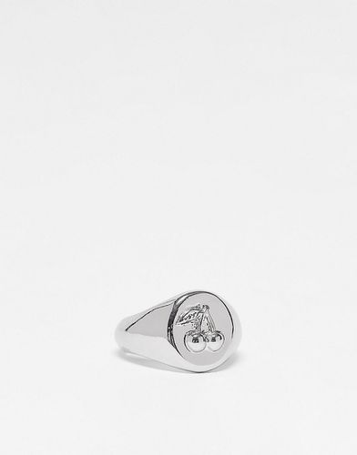 Anello chevalier argento con incisione di ciliegie - ASOS DESIGN - Modalova