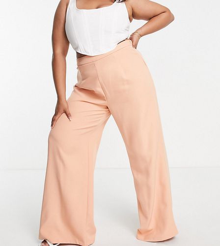 Pantaloni con fondo ampio color pesca in coordinato-Arancione - In The Style Plus - Modalova