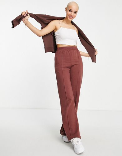 Pantaloni a fondo ampio marrone cioccolato in coordinato - Influence - Modalova