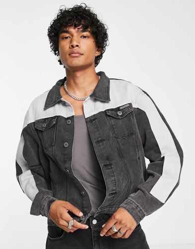 Giacca trucker oversize di jeans nero slavato con pannelli bianchi in coordinato - Liquor N Poker - Modalova