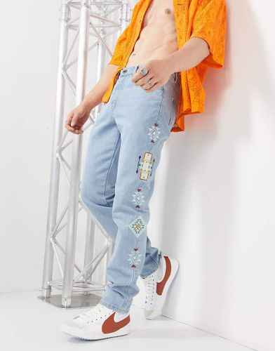 Jeans dritti lavaggio blu chiaro con ricamo in coordinato - Liquor N Poker - Modalova