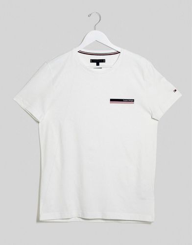 T-shirt bianca con piccolo logo sul petto-Bianco - Tommy Hilfiger - Modalova