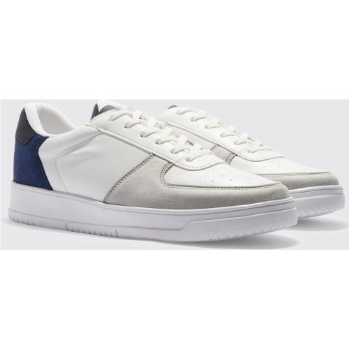 Scarpe da ginnastica con pannelli a contrasto - boohoo - Modalova