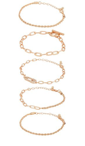 X REVOLVE Safety Pins Bracelet Set in - Amber Sceats - Modalova